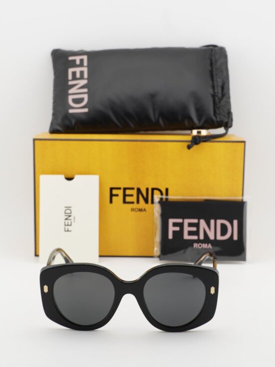 Fendi FE40137I 01A Butterfly Sunglasses - Black /Grey main image 10